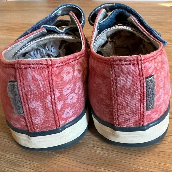 Keen size 2 Coronado w/ velcro straps pink leopard patten plaid, canvas sneakers - Picture 3 of 10